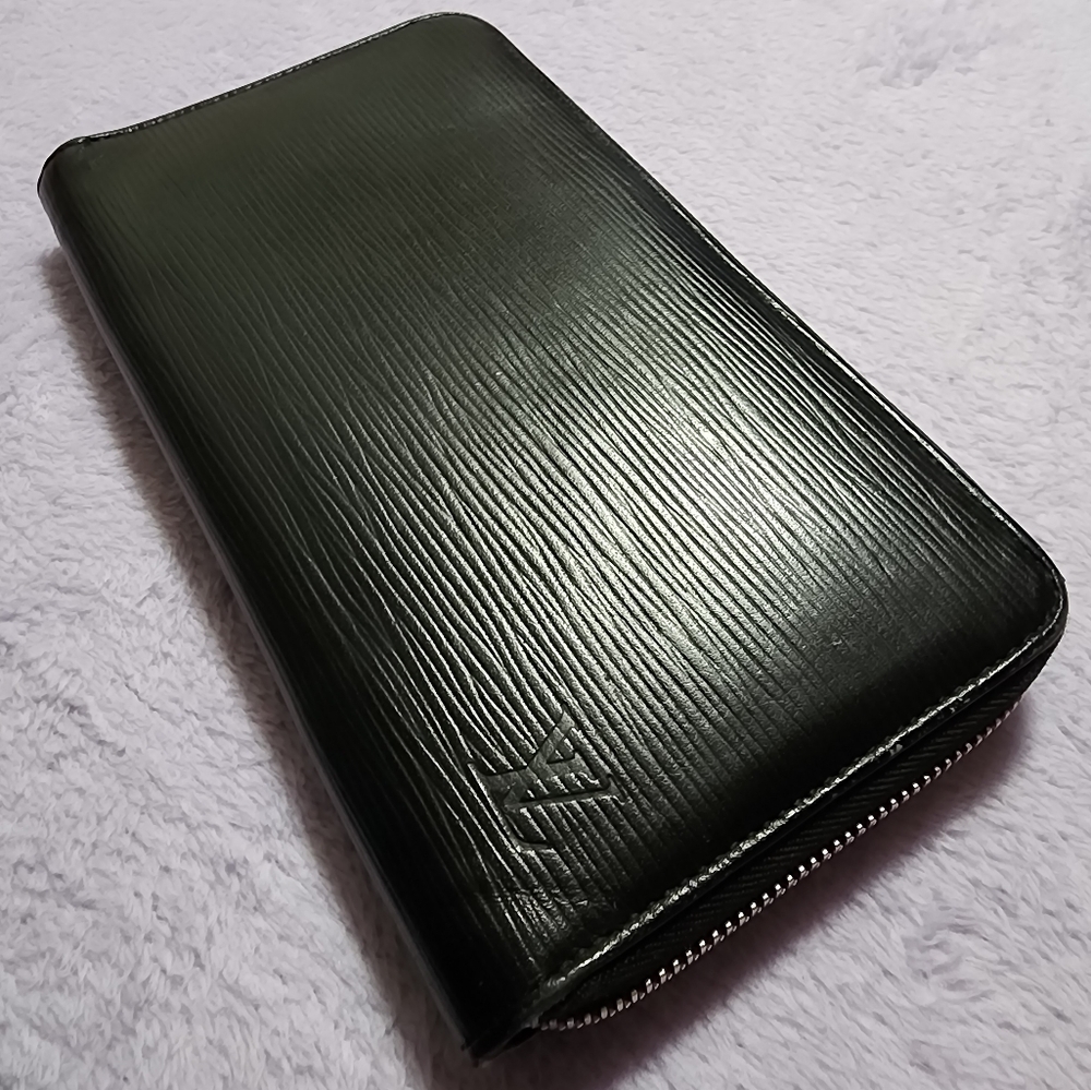 Louis Vuitton Black Epi Zippy Organizer